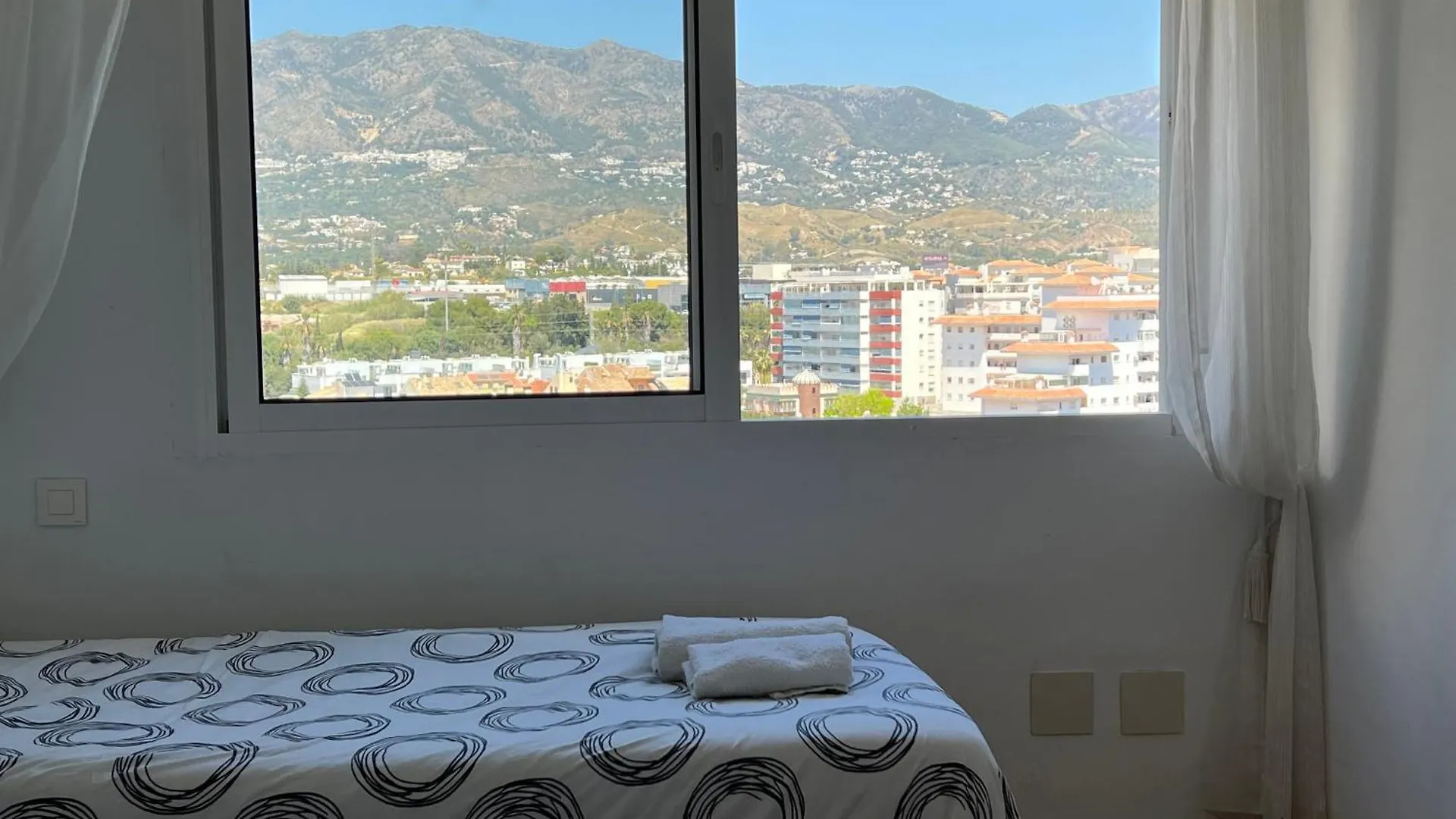 Cosy Apartment With Seaviews, Pool Close To Beach. Fuengirola