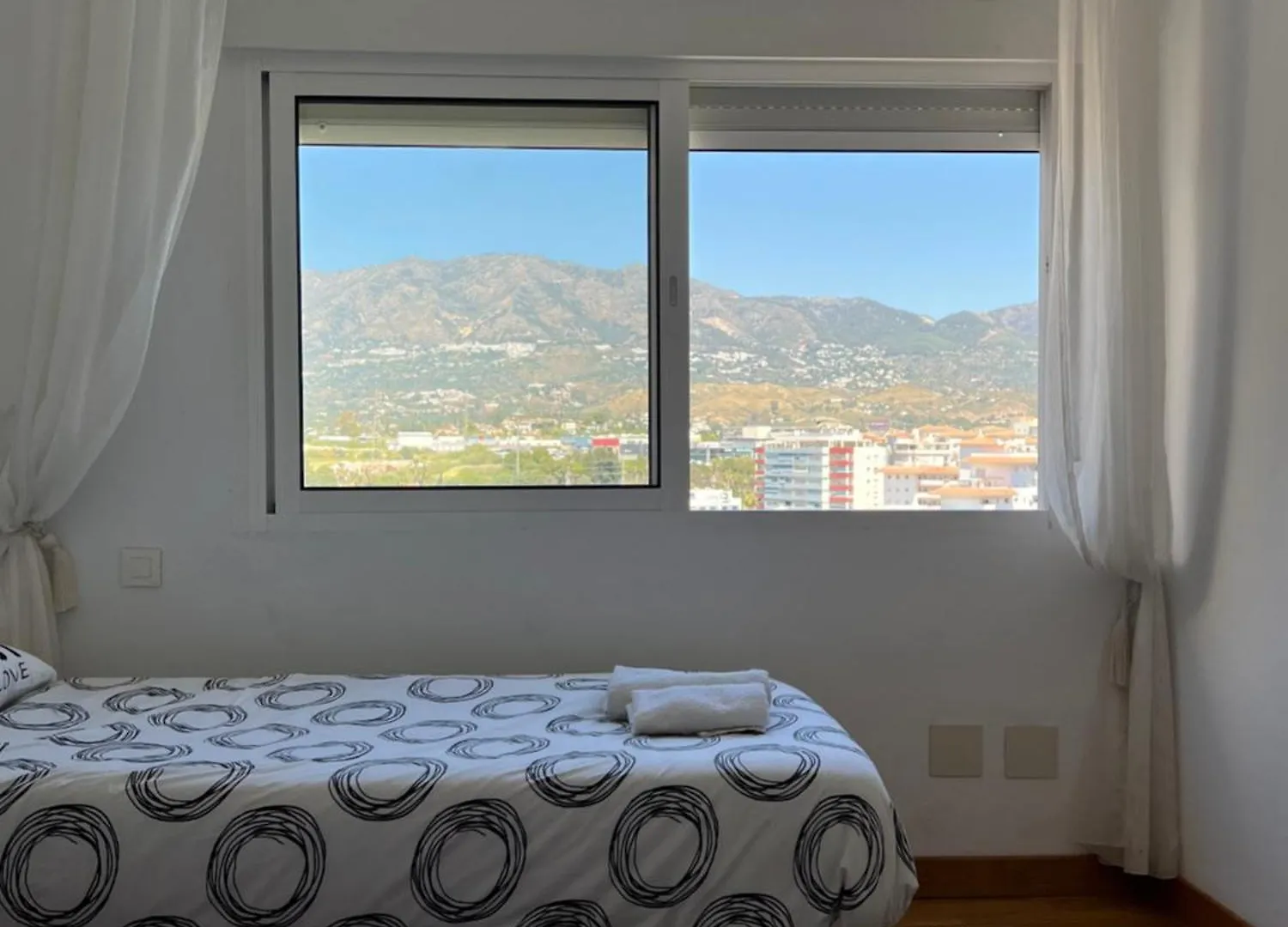 Cosy Apartment With Seaviews, Pool Close To Beach. Fuengirola